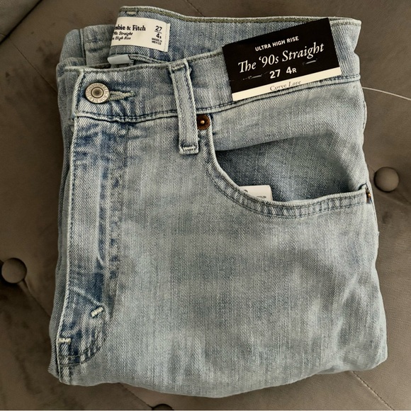 NWT ABERCROMBIE & FITCH Curve Love Ultra High Rise 90s Straight Jean - Picture 2 of 7